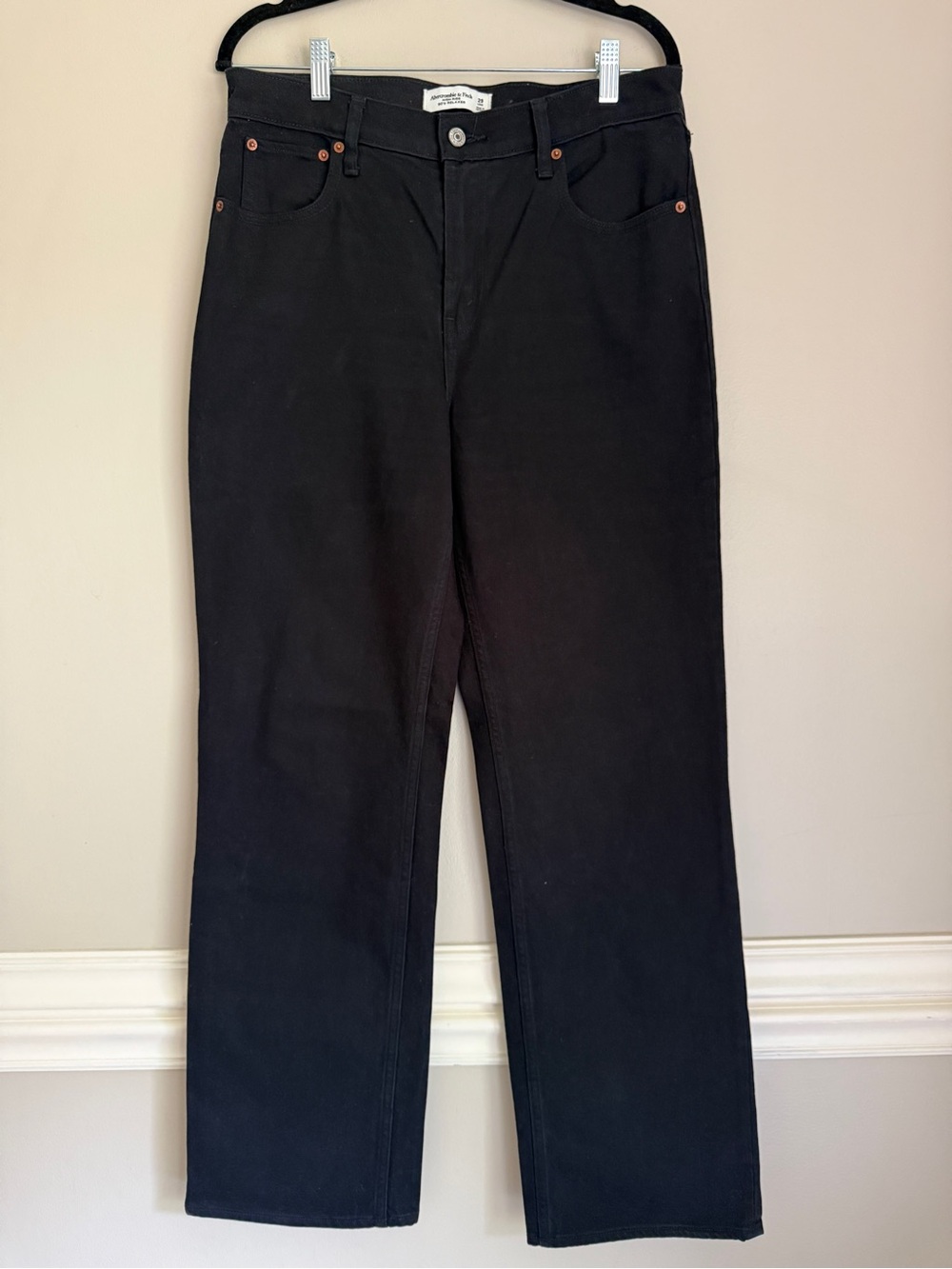 NWOT Abercrombie & Fitch High Rise 90's Relaxed Jeans in Black, size 29 Long